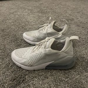 White Nike youth 270s! Size 5 youth